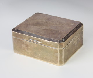 A square silver presentation cigarette box, Birmingham 1947, 10cm x 9cm x 5cm 