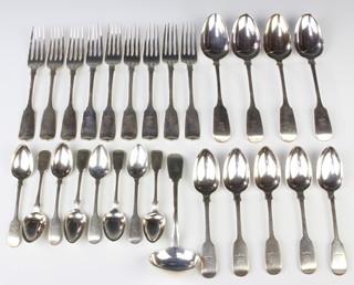 A matched canteen of silver fiddle pattern cutlery comprising 9 dinner forks, 4 table spoons, 5 dessert spoons, 8 tea spoons and 1 ladle, mixed dates, 1510 grams 