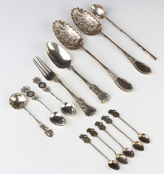 A pair of Edwardian repousse silver berry spoons Sheffield 1901, minor cutlery, 420 grams 