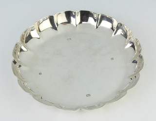 A circular silver dish with scalloped rim, London 1997, 357 grams