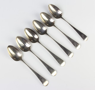 A set of George IV silver teaspoons London 1822, 111 grams