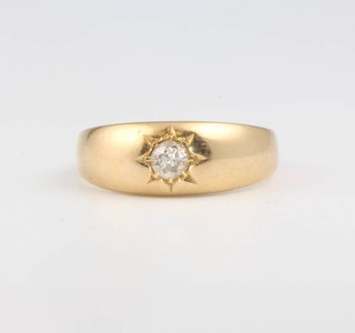 A gentleman's 18ct yellow gold single stone diamond ring size O 4.4 grams