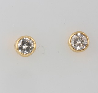A pair of 18ct yellow gold single stone ear studs approx. 0.4ct