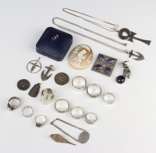 A silver ring and minor silver jewellery, weighable silver 120 grams 