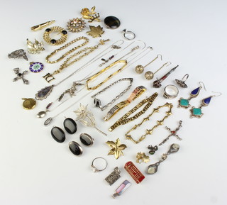 A Scottish silver hardstone brooch and minor costume jewellery