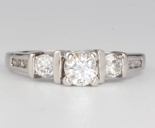A 14ct white gold 3 stone diamond ring with diamond shoulders approx. 1.1ct size P 