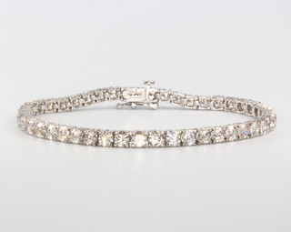 A 14ct white gold brilliant cut diamond tennis bracelet approx. 9.25ct, 18cm 