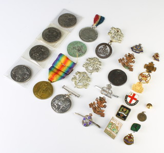 A First World War pair of medals to 253981 GNR.A.W.Carey R.A., minor badges and commemorative crowns 