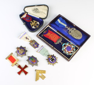 A silver gilt and guilloche enamel Knights Templar jewel, minor jewels and badges 