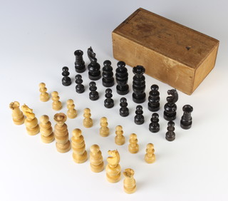 A French turned wooden Regence pattern chess set 