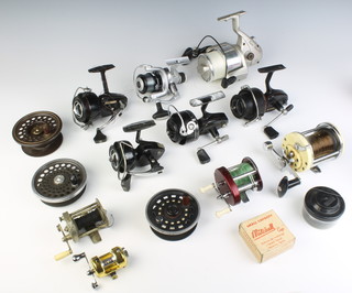 A South Bend fishing reel, a Shakespeare long cast 2 22 40 070 fishing reel, 2 Mitchell 300A fishing reels, a Black Prince reel, a Mitchell 600, a Jarvis Walker reel, a New Deluxe reel and 1 other, a collection of spools  
