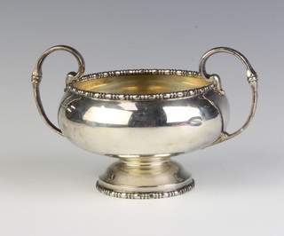 A silver 2 handled sugar bowl with beaded rim, Sheffield 1935, 210 grams 