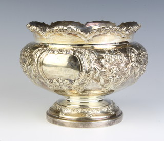 An Edwardian silver repousse pedestal rose bowl decorated with flowers, 501 grams, Birmingham 1901 Maker S Blankensee & Sons Ltd 70 cm 
