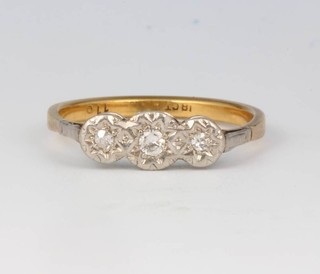An 18ct yellow gold 3 stone diamond ring size R