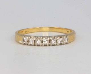 An 18ct yellow gold 7 stone diamond ring size P 