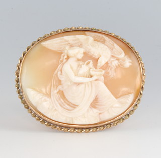 A 9ct yellow gold mounted cameo brooch 