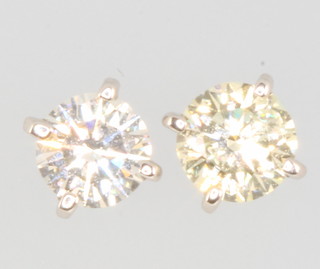 A pair of 18ct white gold ear studs approx. 0.7ct 