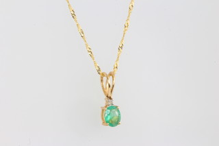 A 9ct yellow gold emerald pendant and chain 