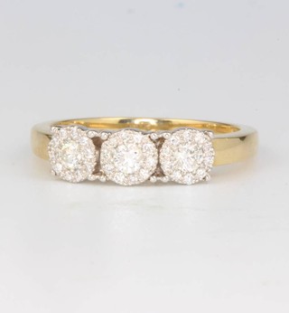A 9ct yellow gold 3 stone cluster ring 0.33ct, size L 1/2