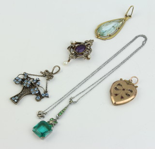 An Art Deco paste pendant and minor jewellery 