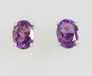 A pair of silver amethyst ear studs 