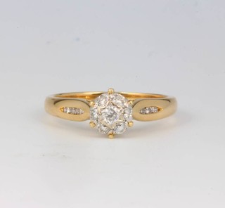 An 18ct yellow gold diamond cluster ring size M 1/2