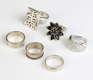 A silver dress ring size T and 5 others
