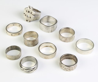 A silver ring size N and 9 others, 112 grams