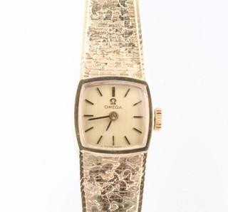 A lady's 9ct yellow gold Omega mechanical wristwatch on a ditto bracelet 18.2 grams