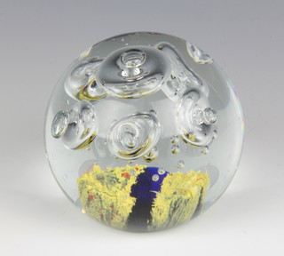 A free form paperweight with air bubble decoration 11cm 