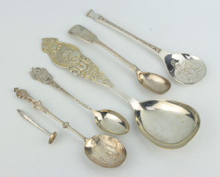 A commemorative silver spoon London 1975, 5 others, 136 grams