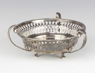 An Edwardian silver 3 handled bowl with pierced decoration on scroll feet Chester 1910, 13cm, 126 grams 