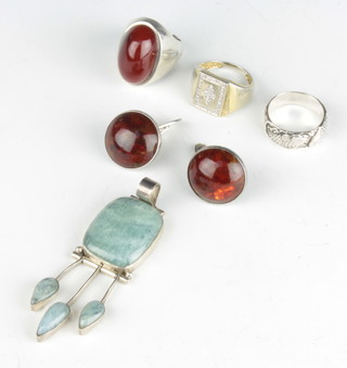 A silver and hardstone pendant and minor silver jewellery 73 grams