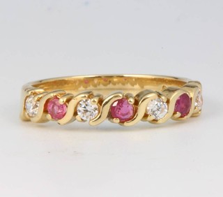 A 9ct yellow gold paste set ring size Q 