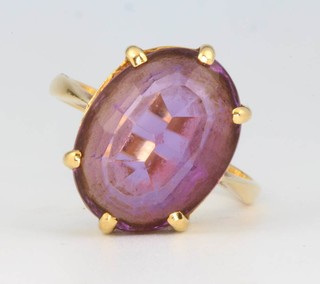An 18ct yellow gold amethyst ring size O 