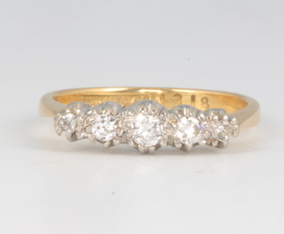 An 18ct yellow gold 5 stone diamond ring, size L 1/2