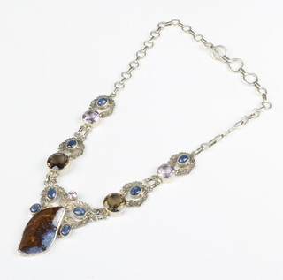 A hardstone set silver necklace