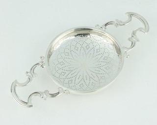 A Georgian design strainer with pierced geometric decoration and scroll handles, makers mark IWTB 20cm, 96 grams