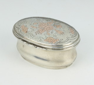 A 19th Century Continental oval silver gold inlaid snuff box decorated with flowers 8cm, 94 grams 