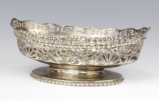 An Edwardian pierced oval silver bowl with shell decoration Chester 1908, 16.5cm, 165 grams