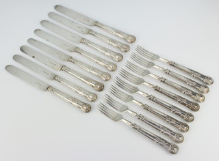 A set of 8 silver Kings pattern knives and forks London 1912 maker D & J Wellby Ltd