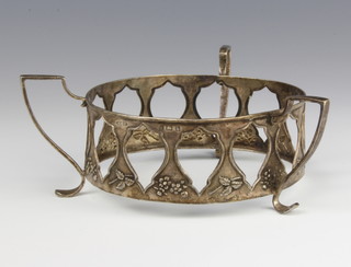 An art nouveau silver bowl holder with pierced floral decoration and scroll handles, Birmingham 1907, 67 grams, 10cm 