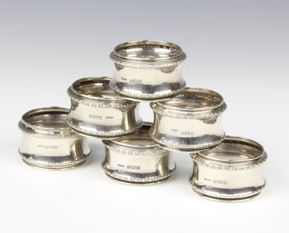 A set of 6 silver napkin rings with beaded decoration, Birmingham 1945, 76 grams