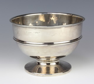 A circular silver pedestal bowl Birmingham 1923, 15cm, 154 grams 