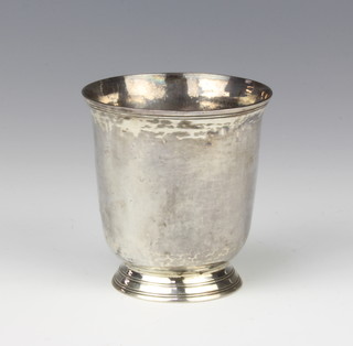 A George IV silver beaker of plain form with spread base, London 1826, maker John Kidder 7cm, 55 grams 
