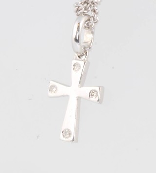 An 18ct white gold diamond set cross pendant on a ditto chain, 4.7 grams