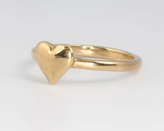 A 9ct yellow gold heart shaped ring size N 2.2 grams 