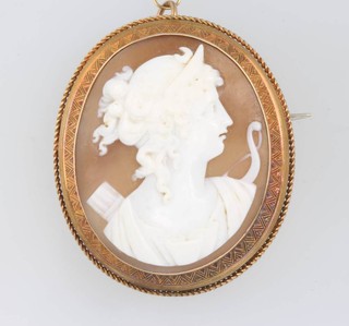 A Victorian gold mounted cameo portrait brooch 