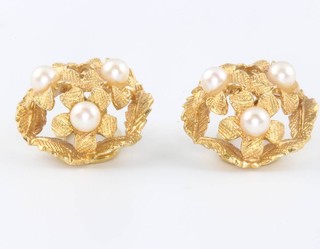 A pair of 9ct yellow gold cultured pearl ear clips 4.3 grams 