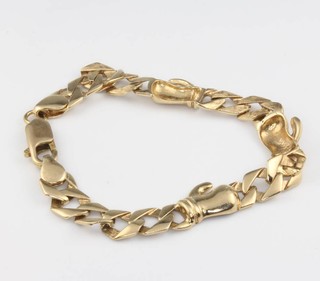 A 9ct yellow gold boxing glove bracelet 8.3 grams, the size is suitable for a child 